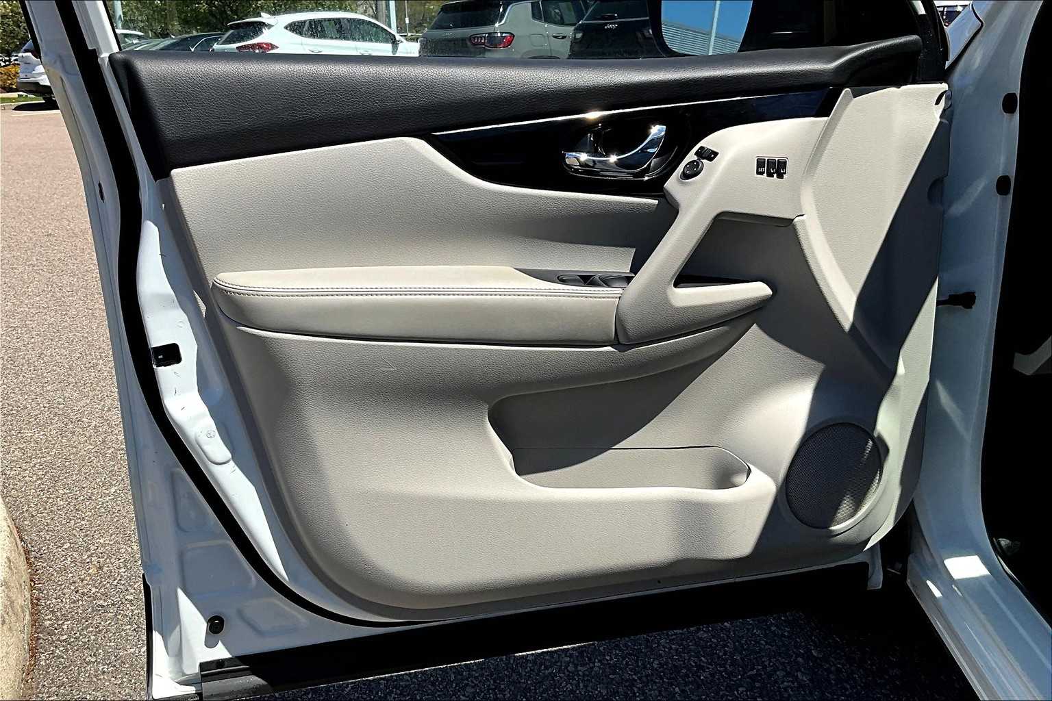 2022 Nissan Rogue Sport SV - Photo 9