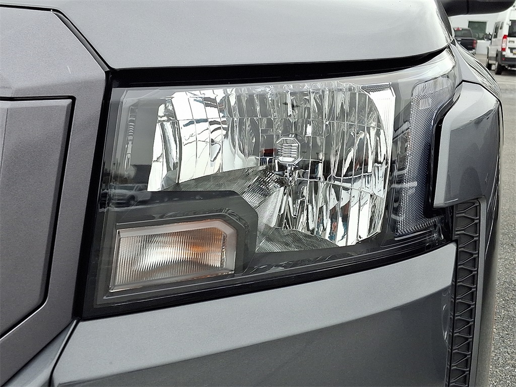 2025 Nissan Frontier SV - Photo 8