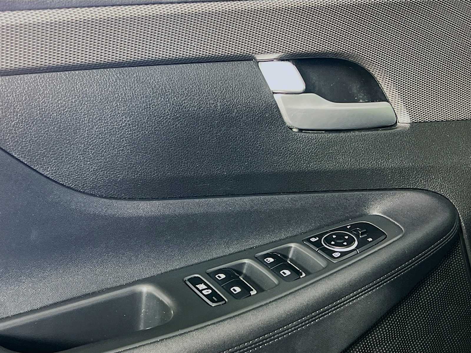 2019 Hyundai Santa Fe SE - Photo 17