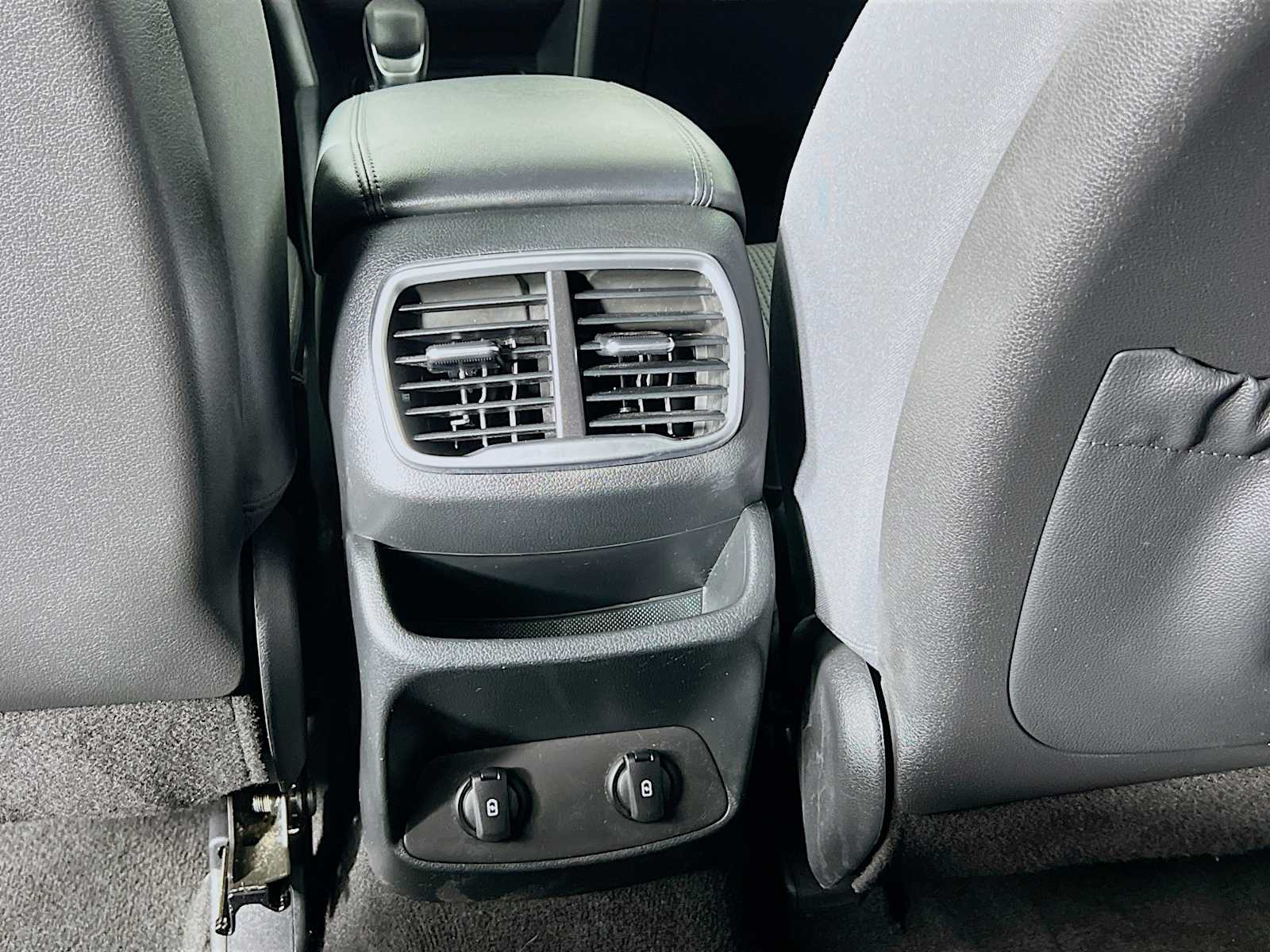 2019 Hyundai Santa Fe SE - Photo 24