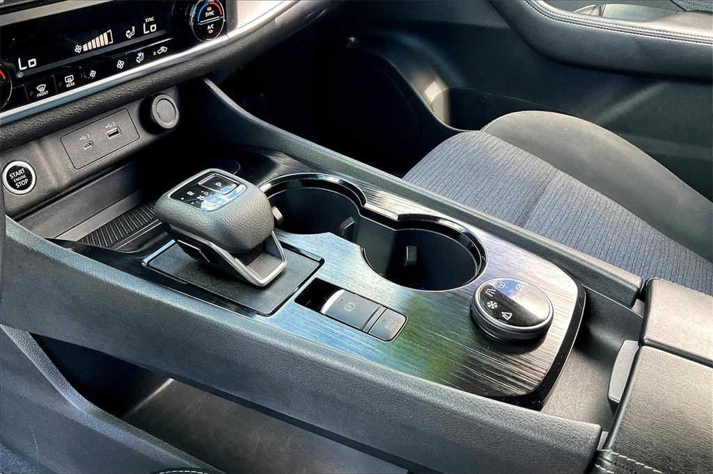 2023 Nissan Rogue SV - Photo 19