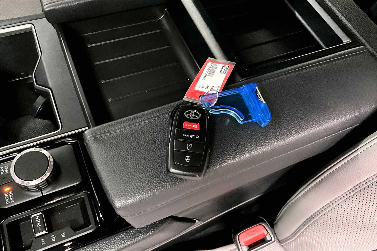 2024 Toyota Tundra SR5 - Photo 30