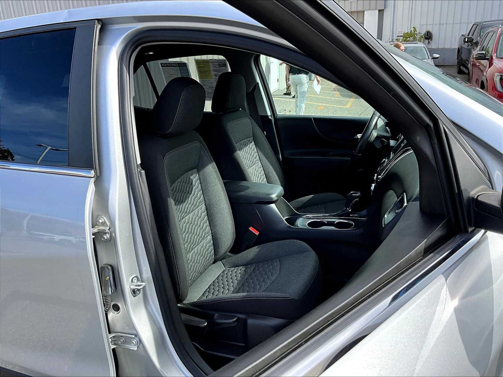 2021 Chevrolet Equinox LT - Photo 11