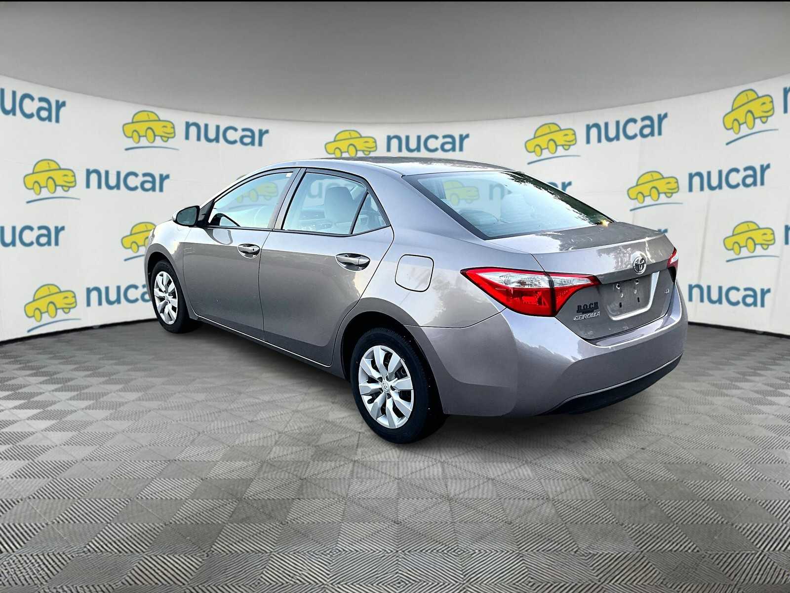 2015 Toyota Corolla LE - Photo 3