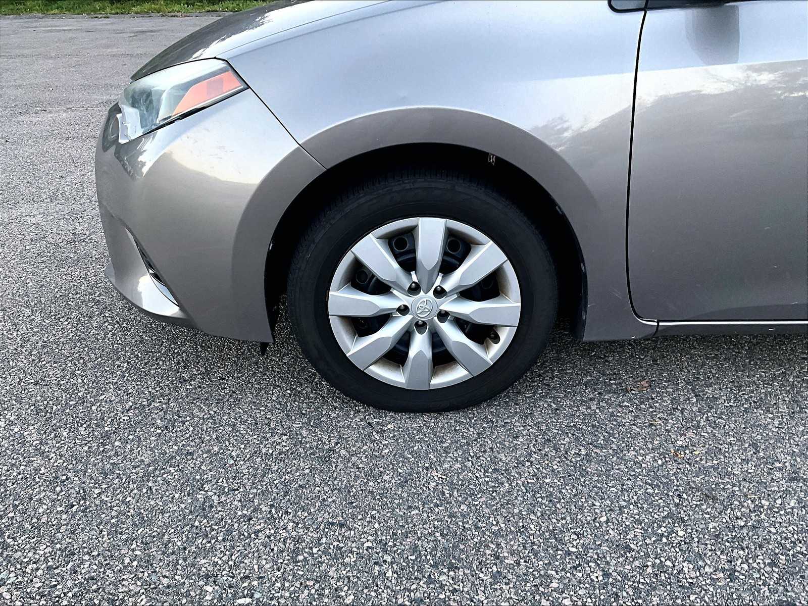 2015 Toyota Corolla LE - Photo 4