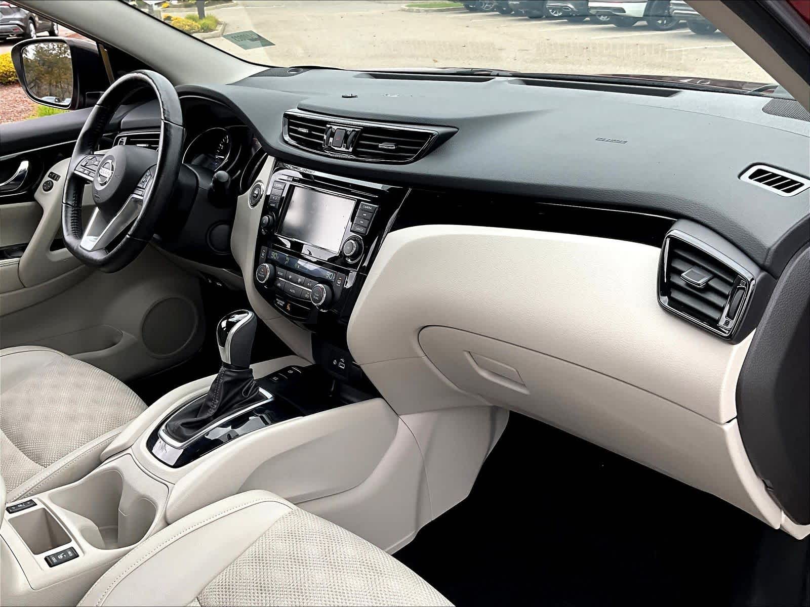 2022 Nissan Rogue Sport SV - Photo 14