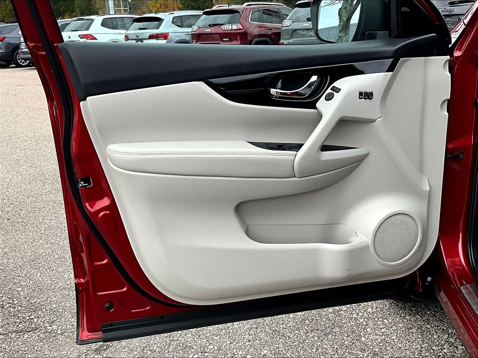 2022 Nissan Rogue Sport SV - Photo 9