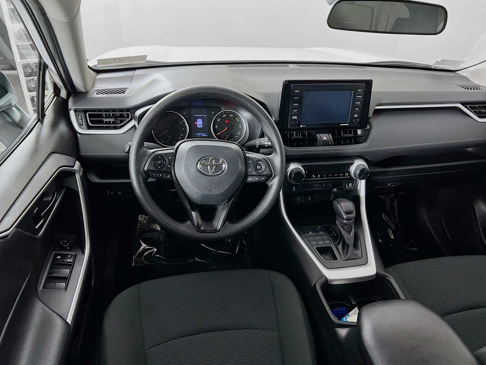 2022 Toyota RAV4 LE - Photo 21
