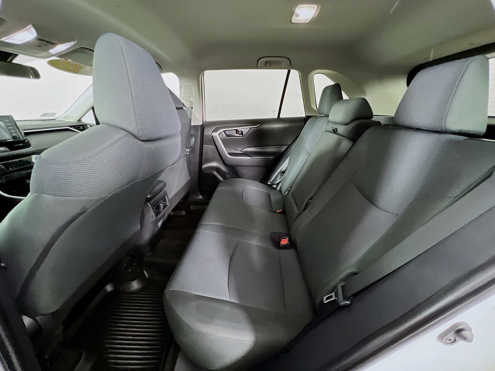 2022 Toyota RAV4 LE - Photo 23