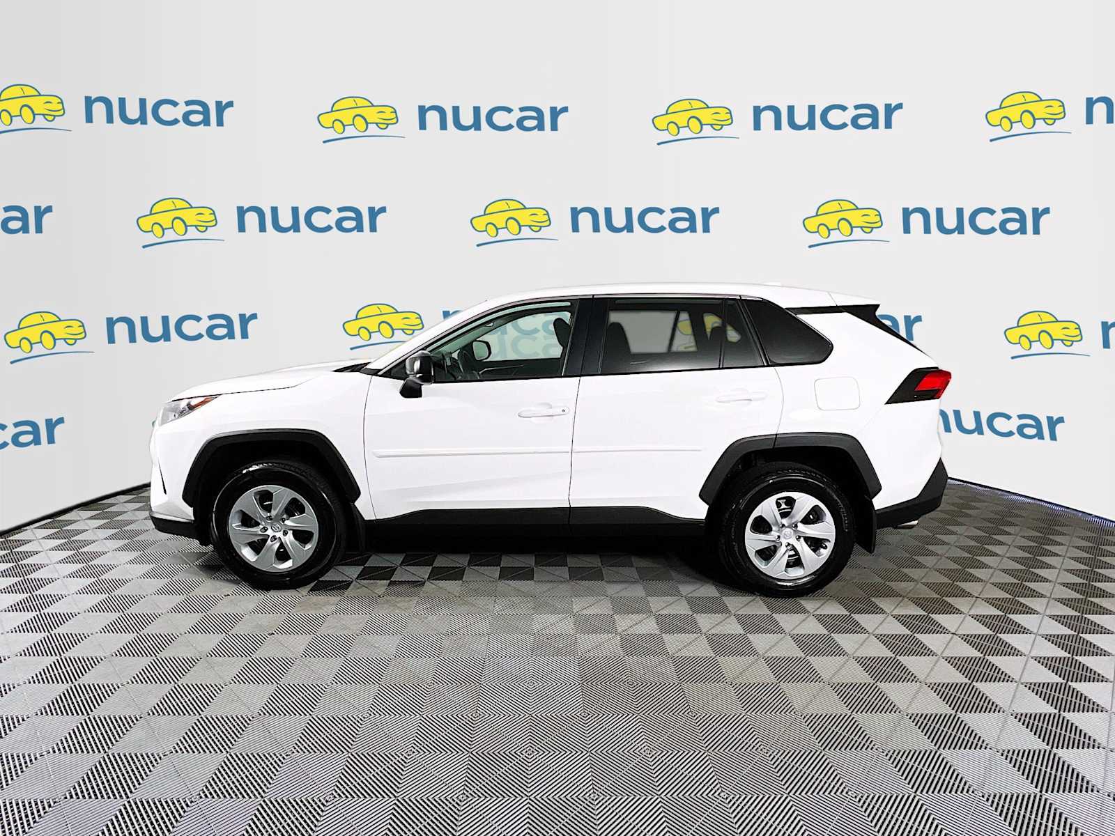 2022 Toyota RAV4 LE - Photo 3