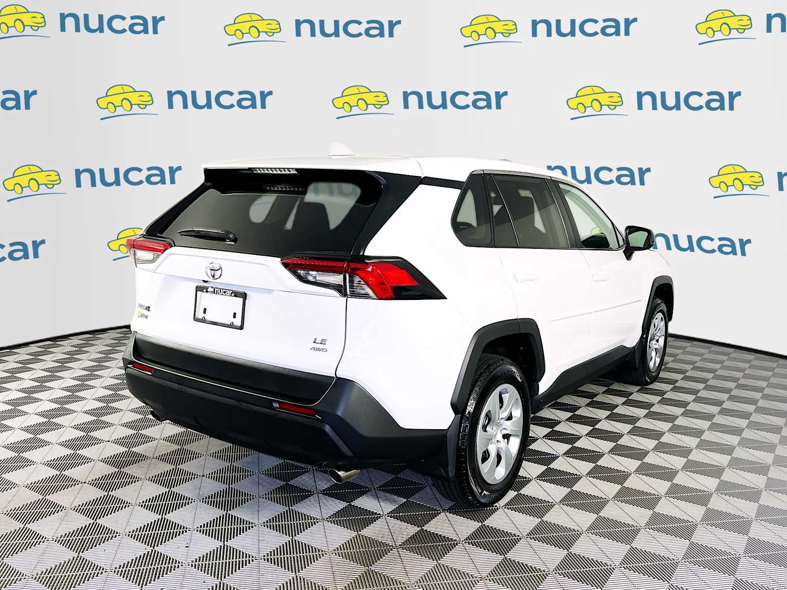 2022 Toyota RAV4 LE - Photo 7