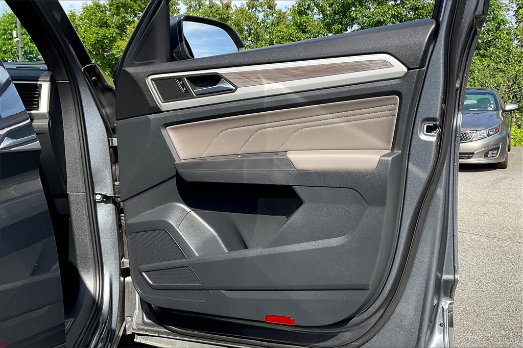 2022 Volkswagen Atlas Cross Sport 3.6L V6 SE w/Technology - Photo 11