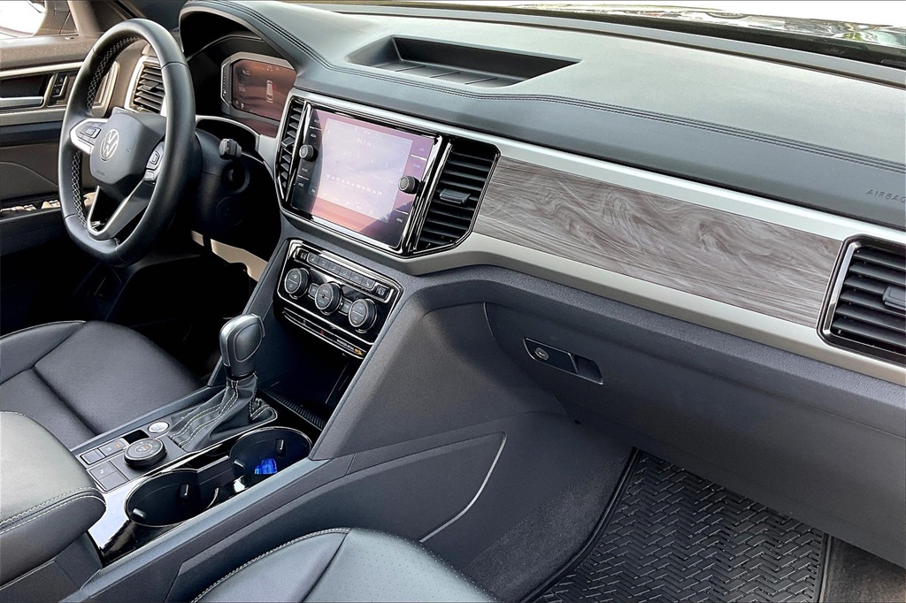 2022 Volkswagen Atlas Cross Sport 3.6L V6 SE w/Technology - Photo 13