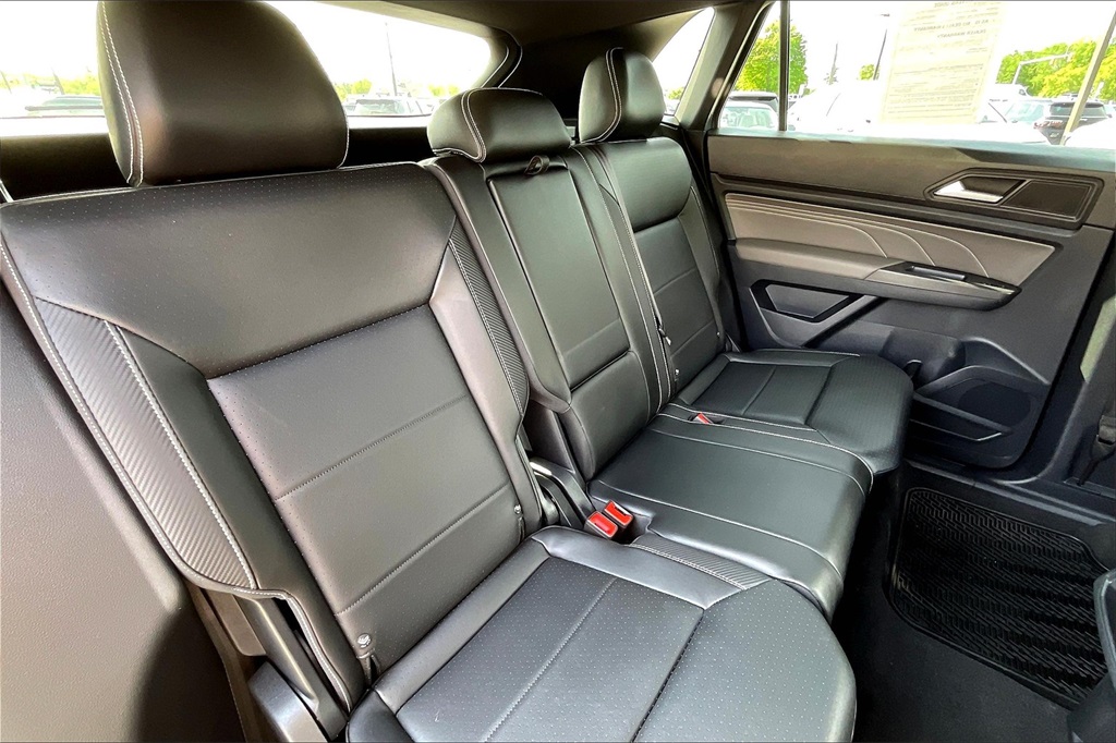 2022 Volkswagen Atlas Cross Sport 3.6L V6 SE w/Technology - Photo 15