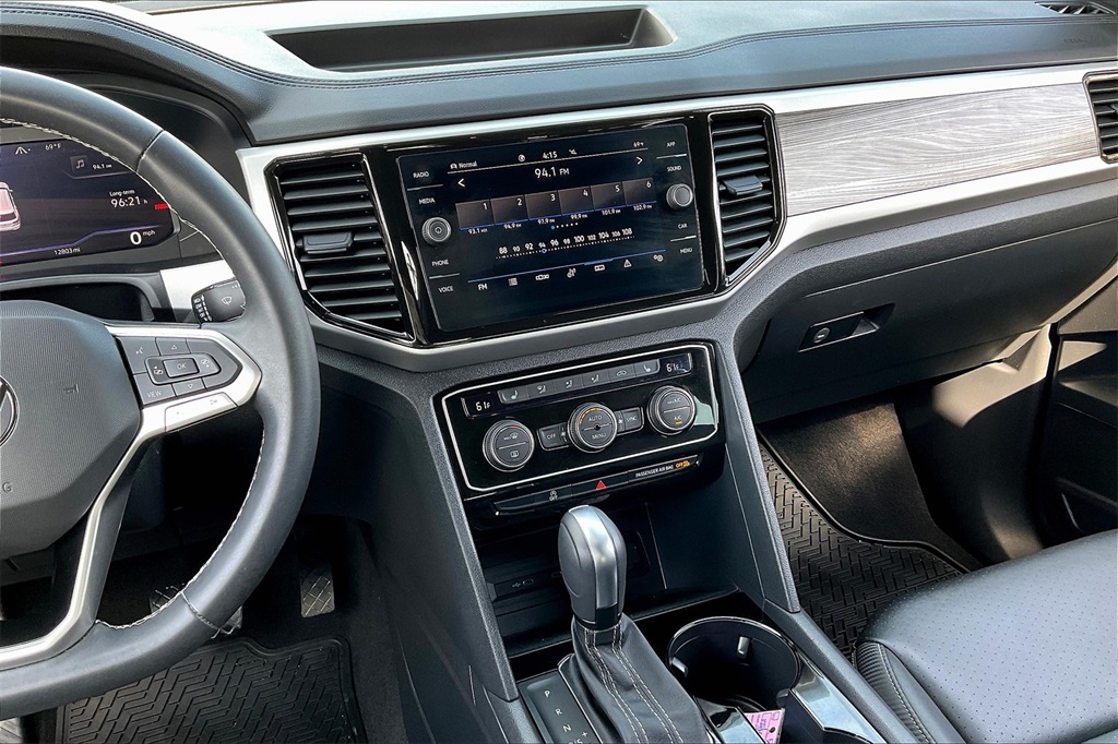 2022 Volkswagen Atlas Cross Sport 3.6L V6 SE w/Technology - Photo 17
