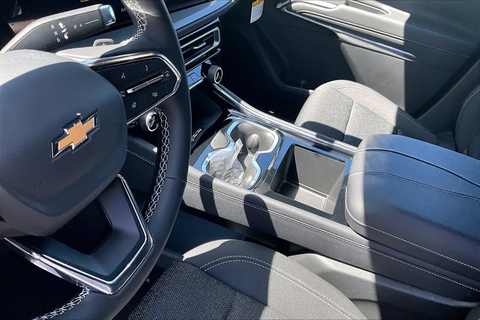 2025 Chevrolet Traverse FWD LT - Photo 14