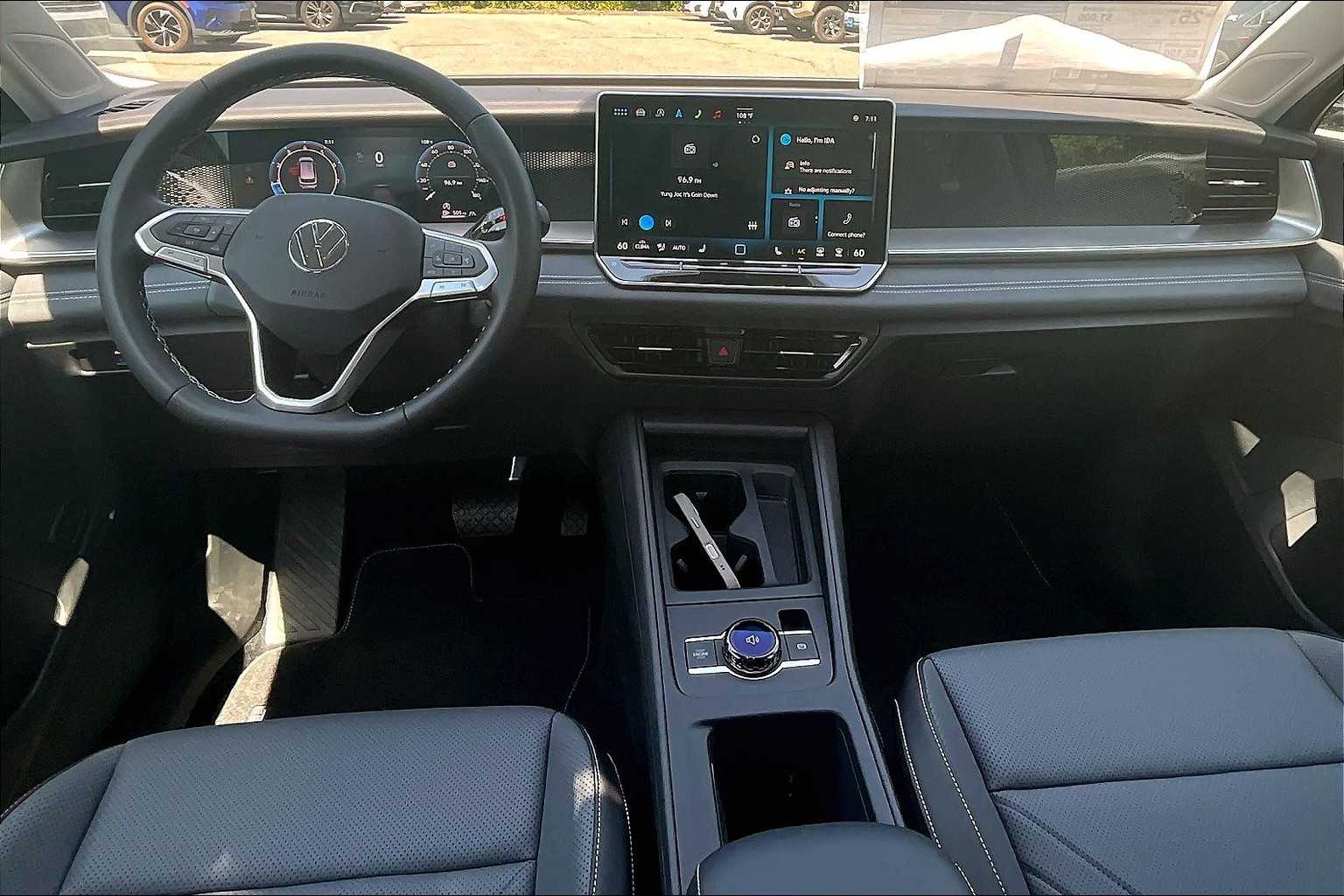 2025 Volkswagen Tiguan SE - Photo 12
