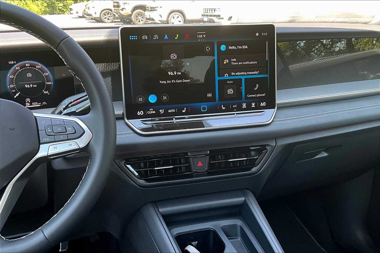 2025 Volkswagen Tiguan SE - Photo 13