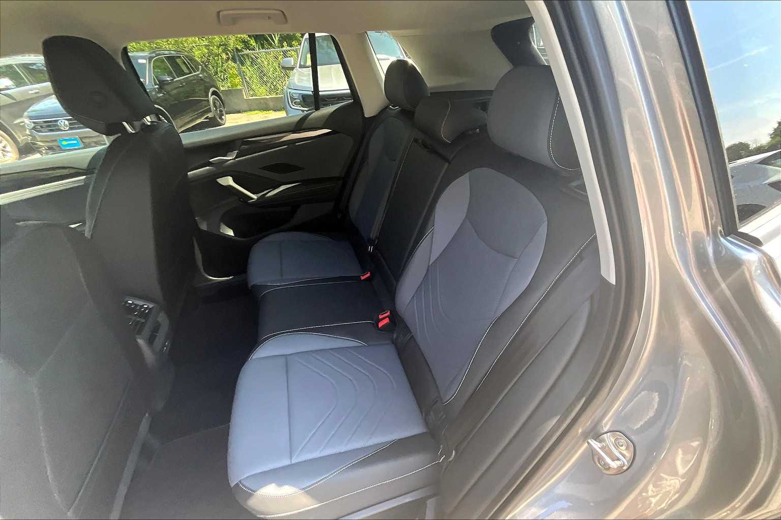 2025 Volkswagen Tiguan SE - Photo 15