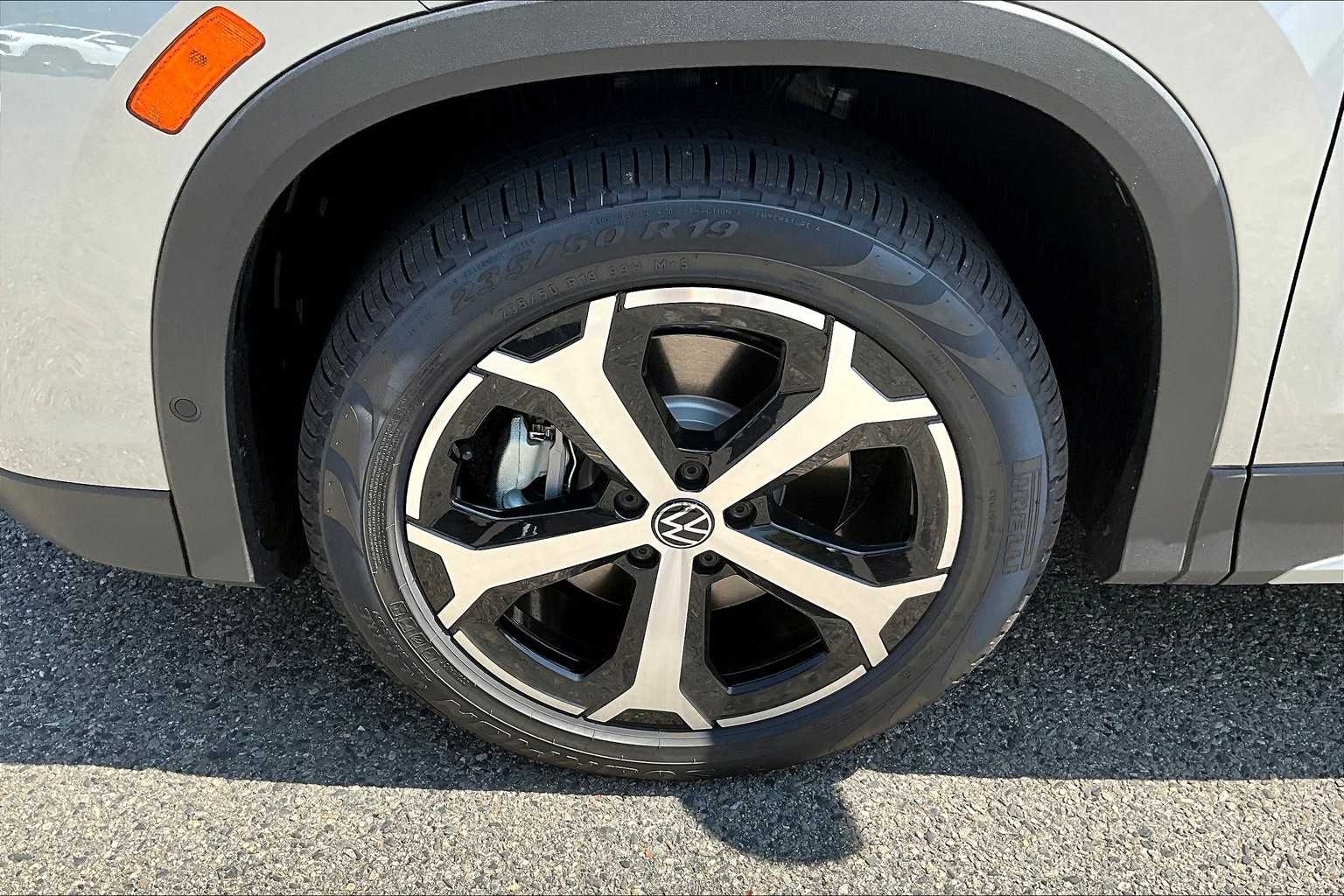 2025 Volkswagen Tiguan SE - Photo 8