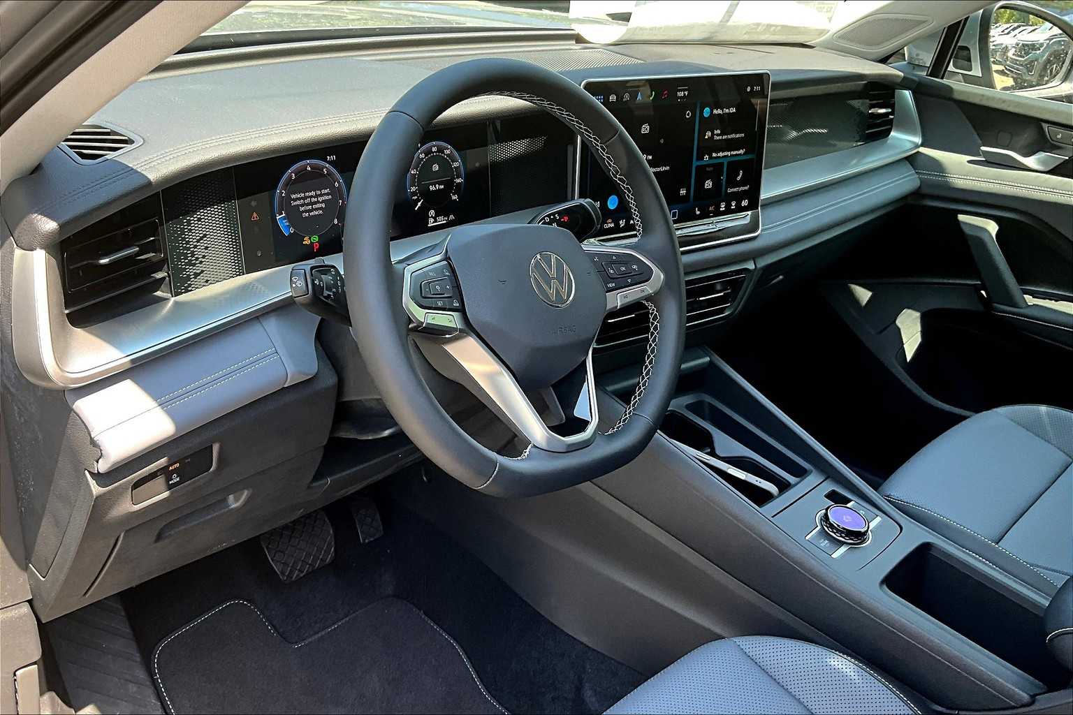 2025 Volkswagen Tiguan SE - Photo 9