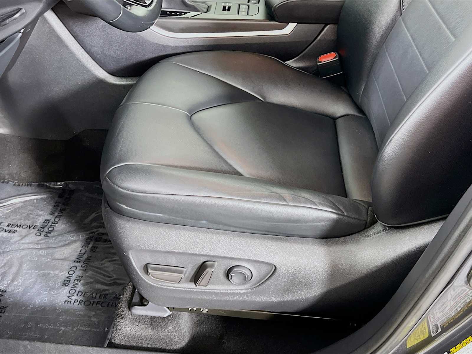 2020 Toyota Highlander XLE - Photo 19