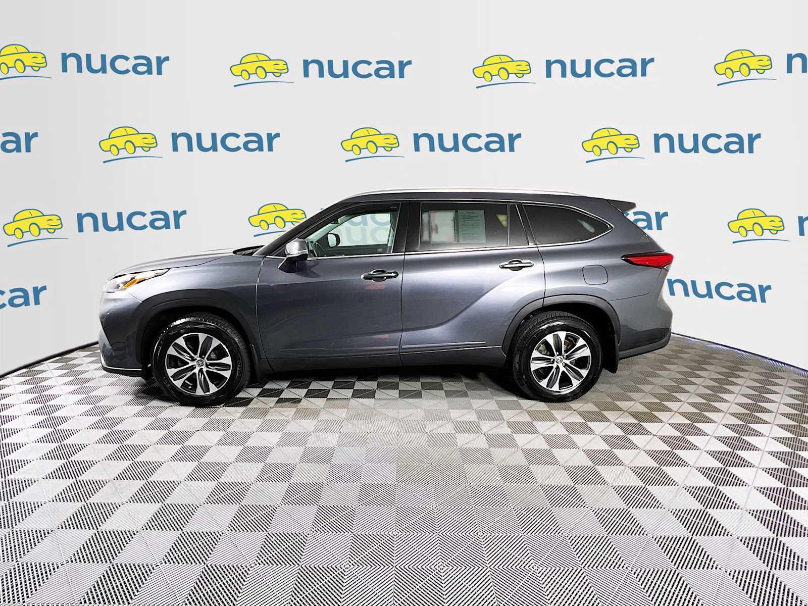 2020 Toyota Highlander XLE - Photo 4