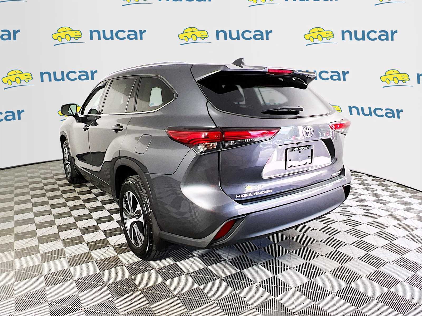 2020 Toyota Highlander XLE - Photo 5