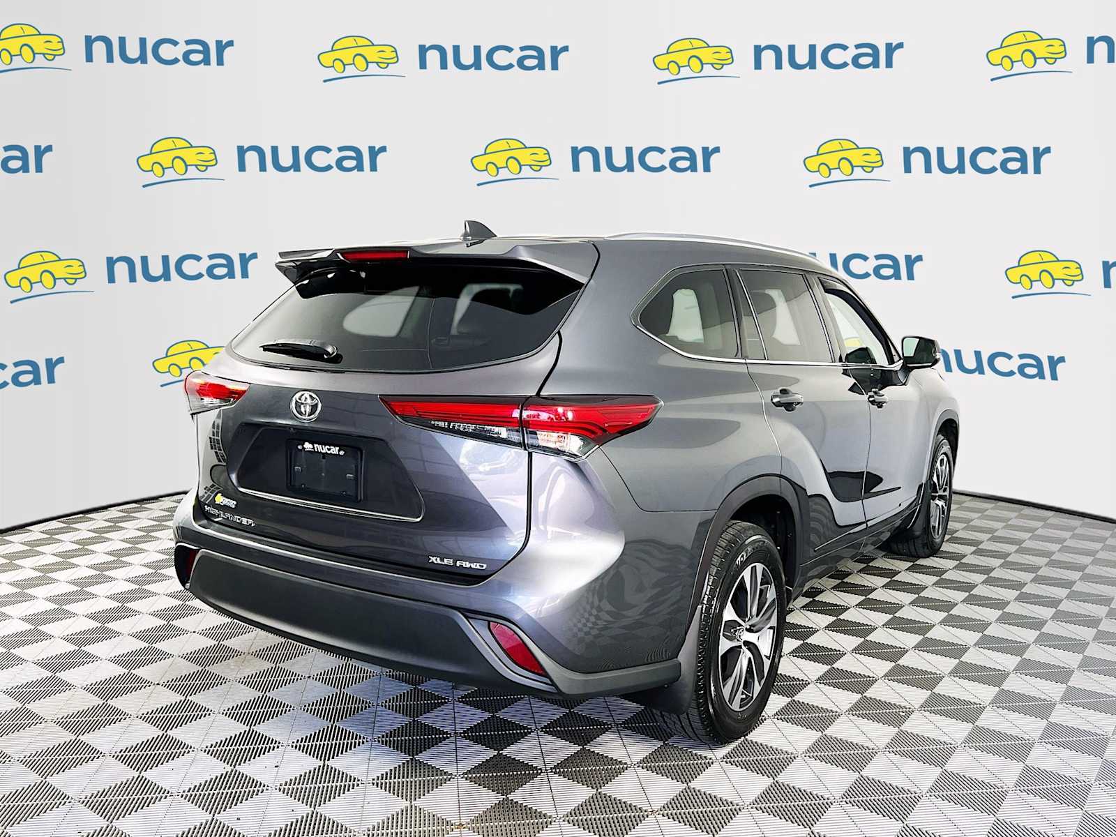 2020 Toyota Highlander XLE - Photo 7