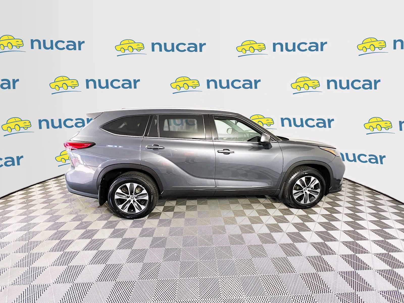 2020 Toyota Highlander XLE - Photo 8