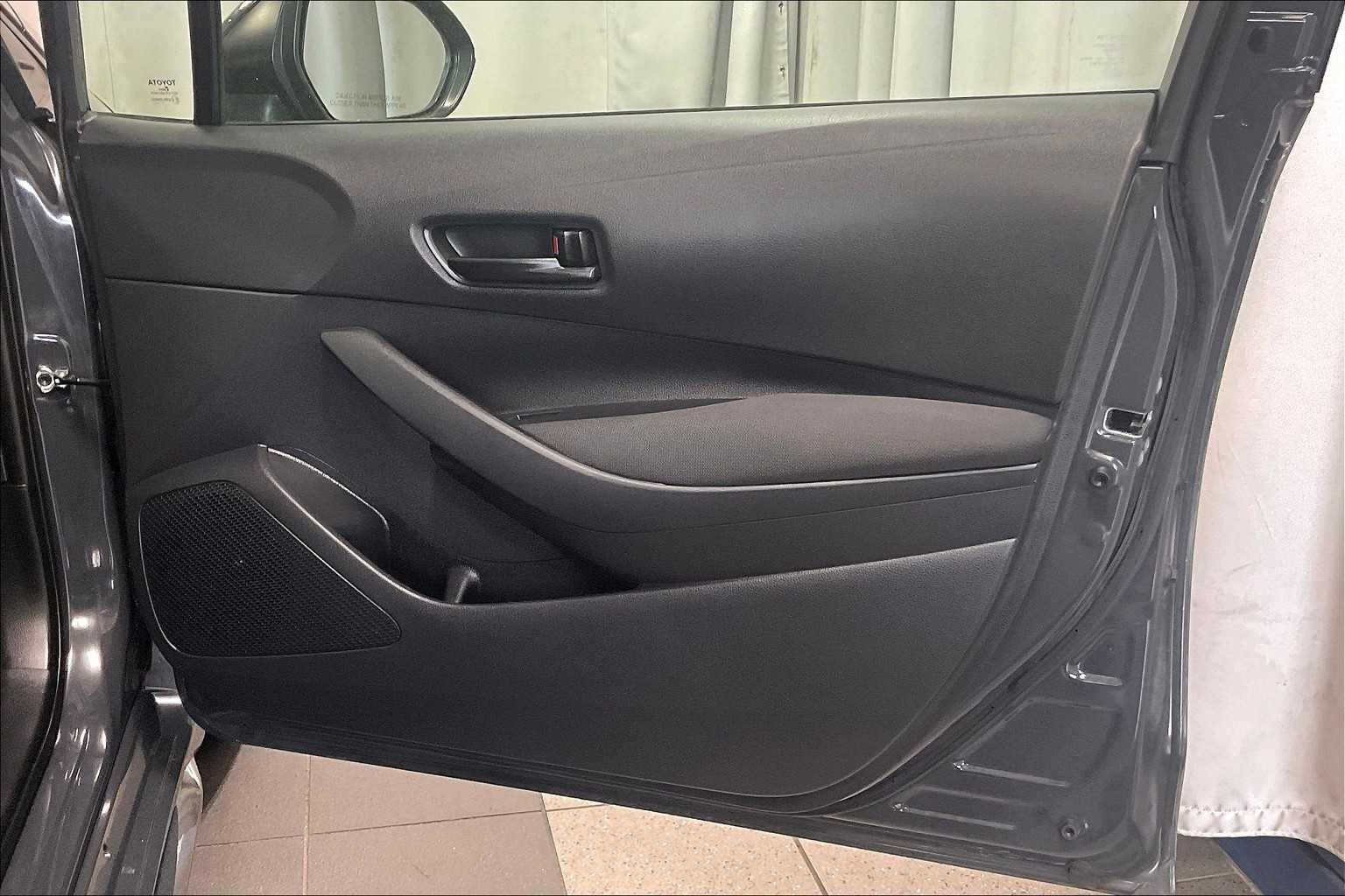 2023 Toyota Corolla LE - Photo 12