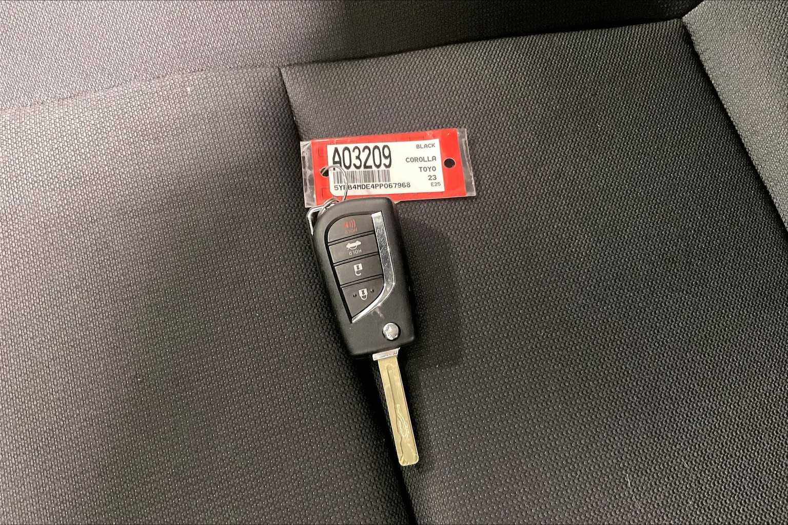2023 Toyota Corolla LE - Photo 29