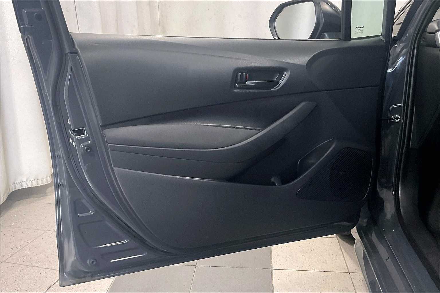 2023 Toyota Corolla LE - Photo 9