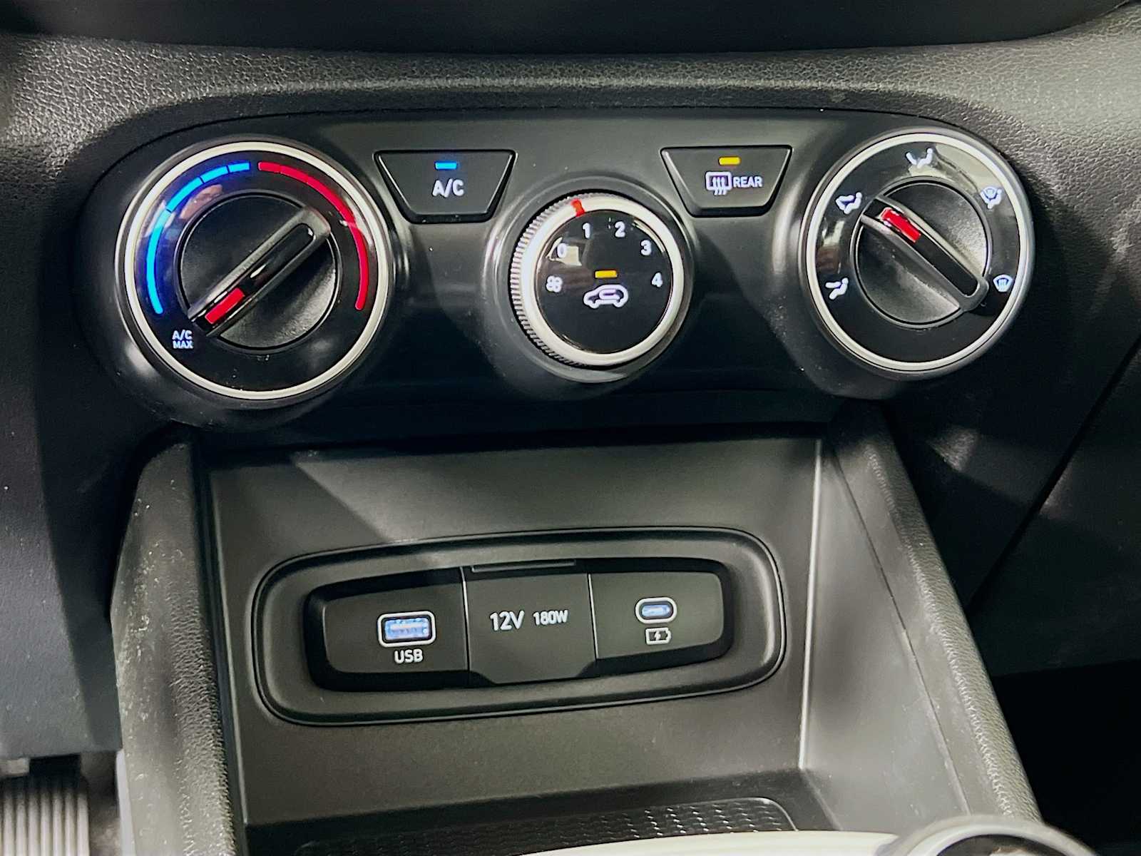 2023 Hyundai Venue SE - Photo 15