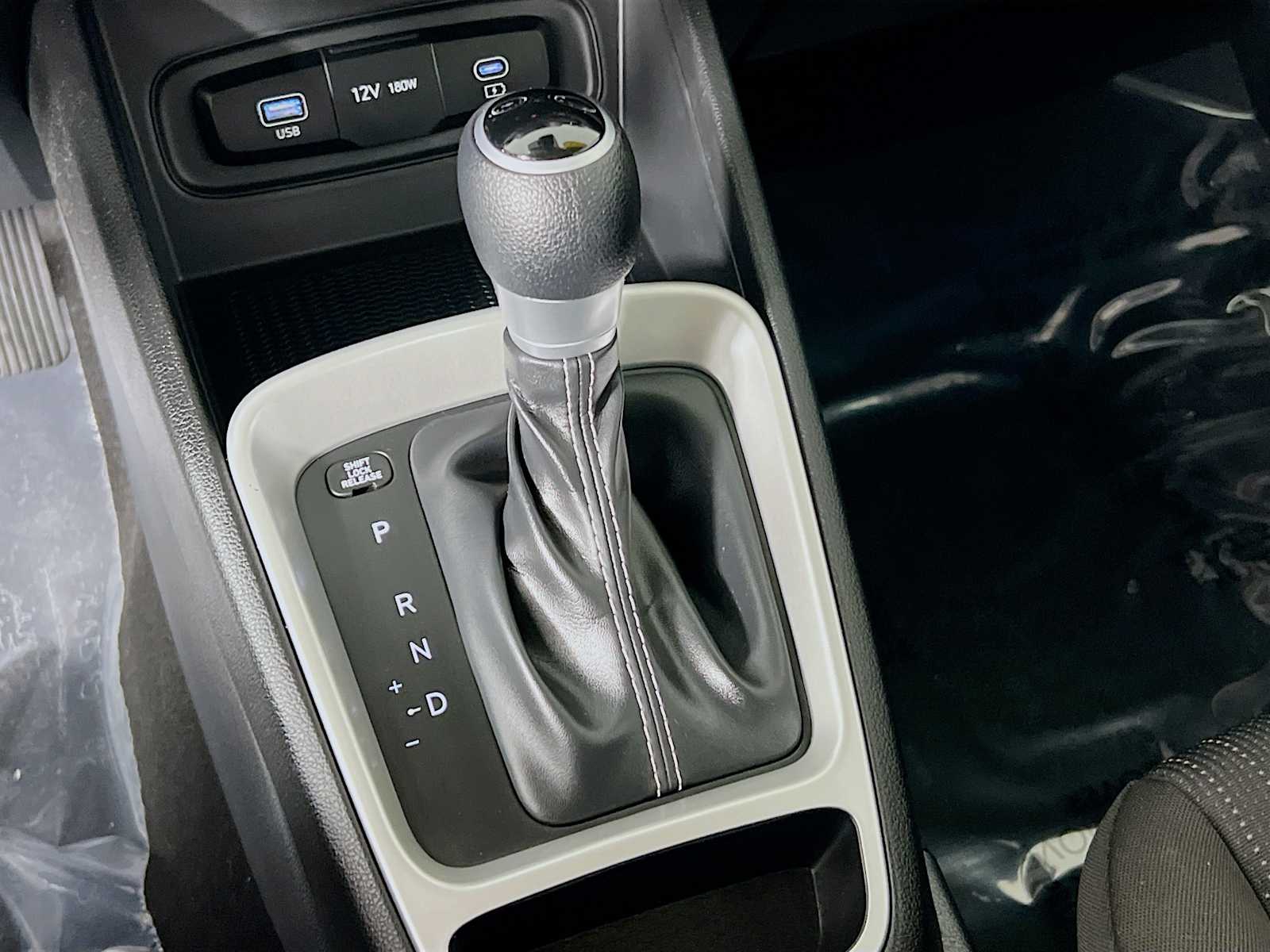 2023 Hyundai Venue SE - Photo 16