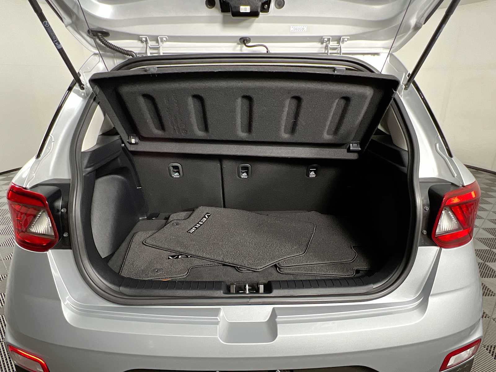 2023 Hyundai Venue SE - Photo 24