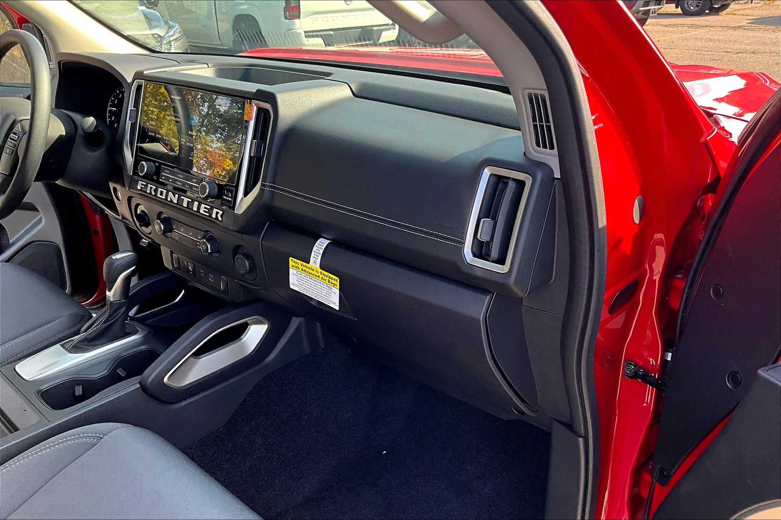 2025 Nissan Frontier SV - Photo 11