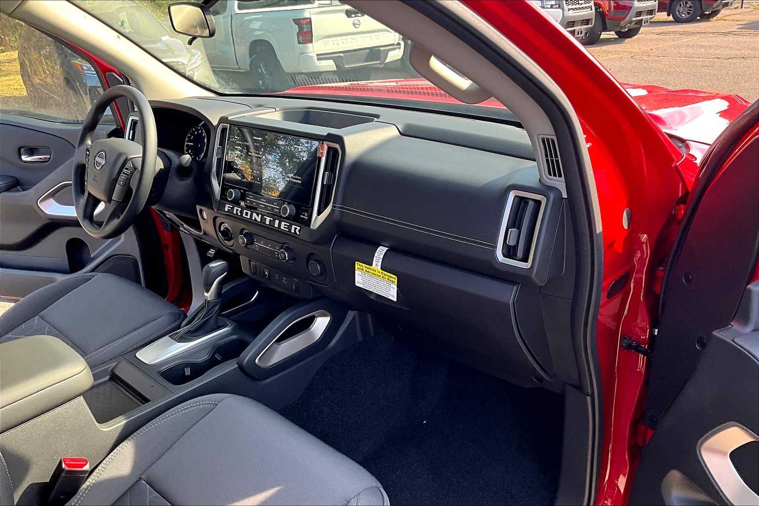 2025 Nissan Frontier SV - Photo 12