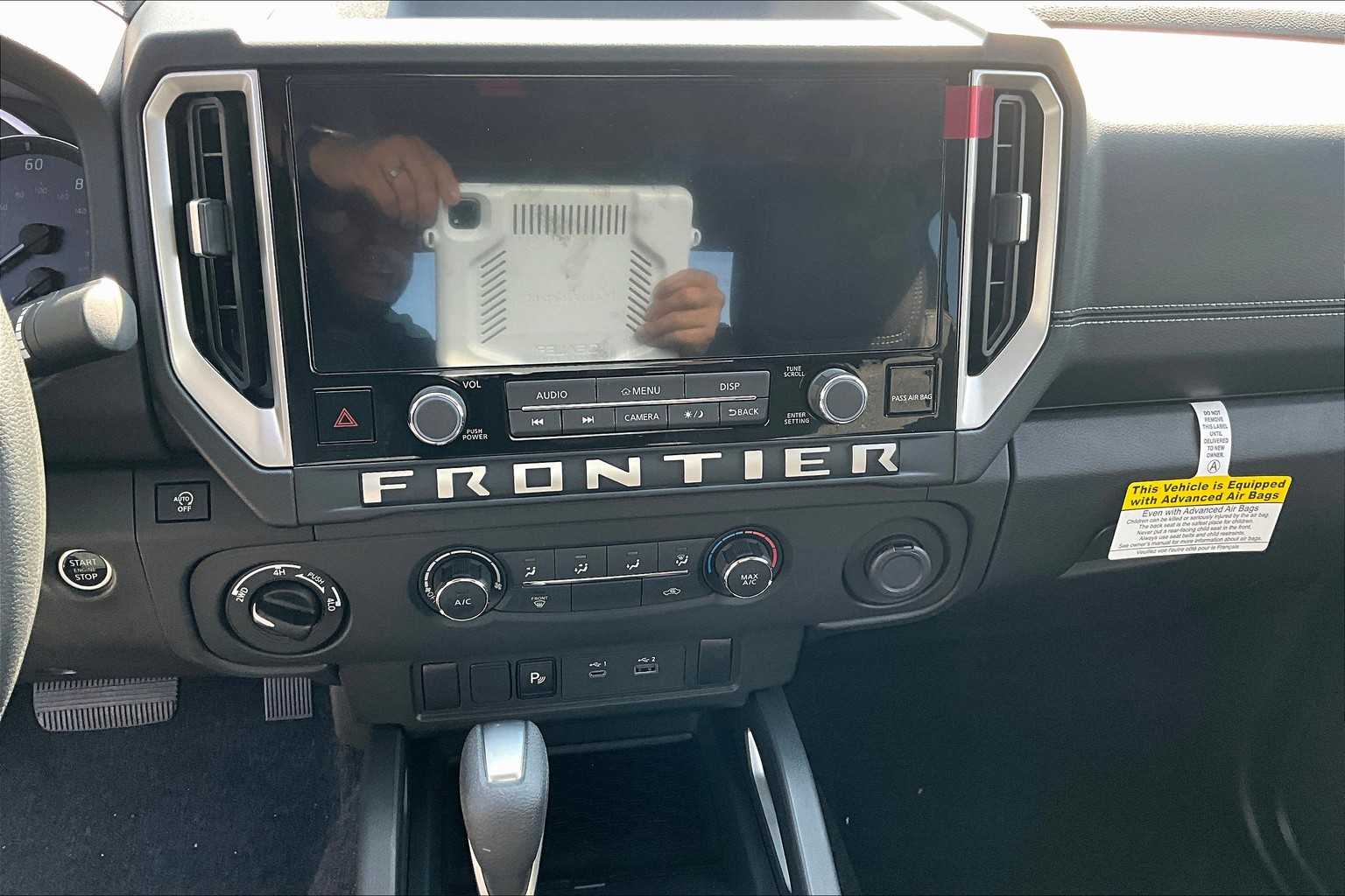 2025 Nissan Frontier SV - Photo 14