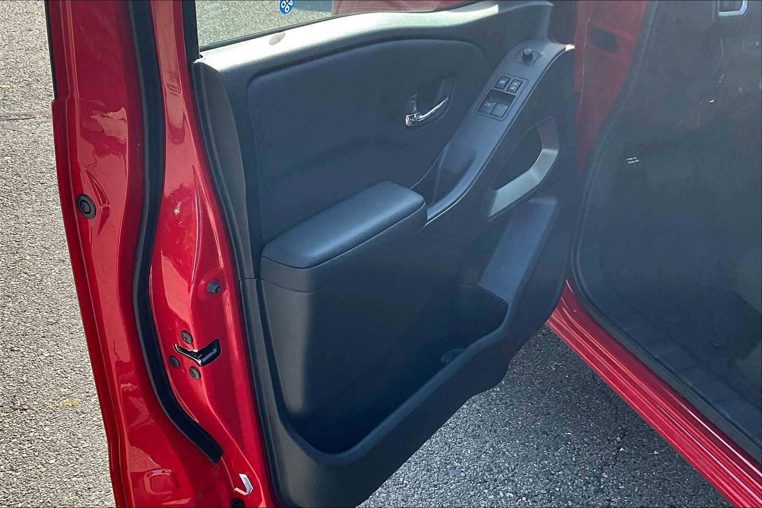 2025 Nissan Frontier SV - Photo 8
