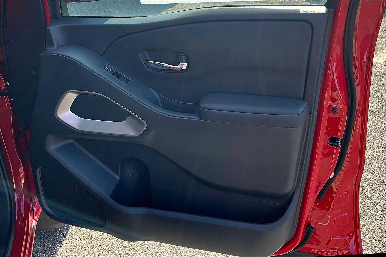 2025 Nissan Frontier SV - Photo 10