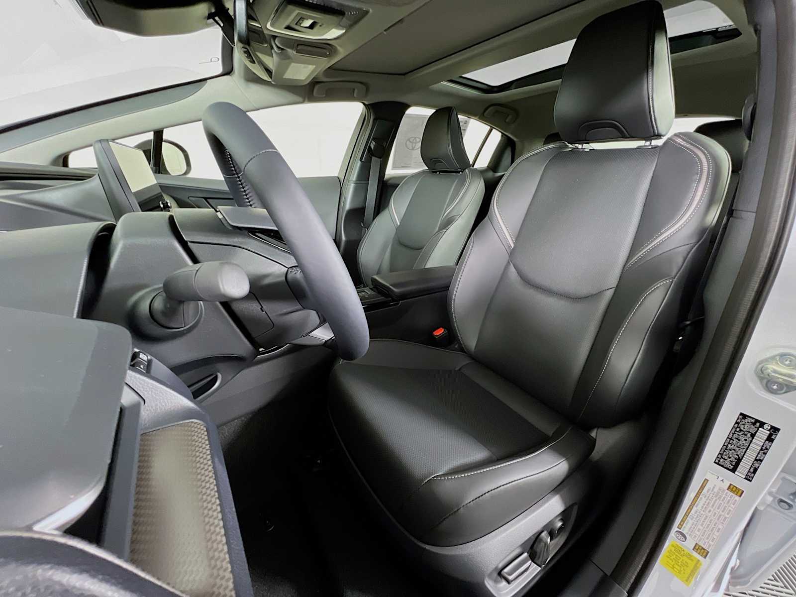 2025 Toyota Prius XLE - Photo 12