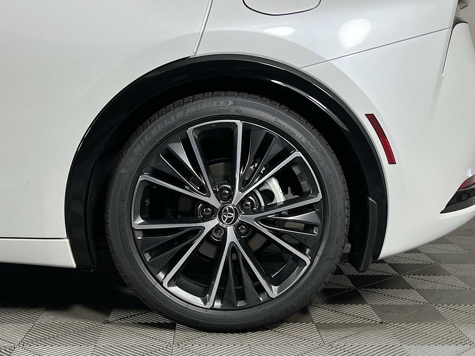 2025 Toyota Prius XLE - Photo 18