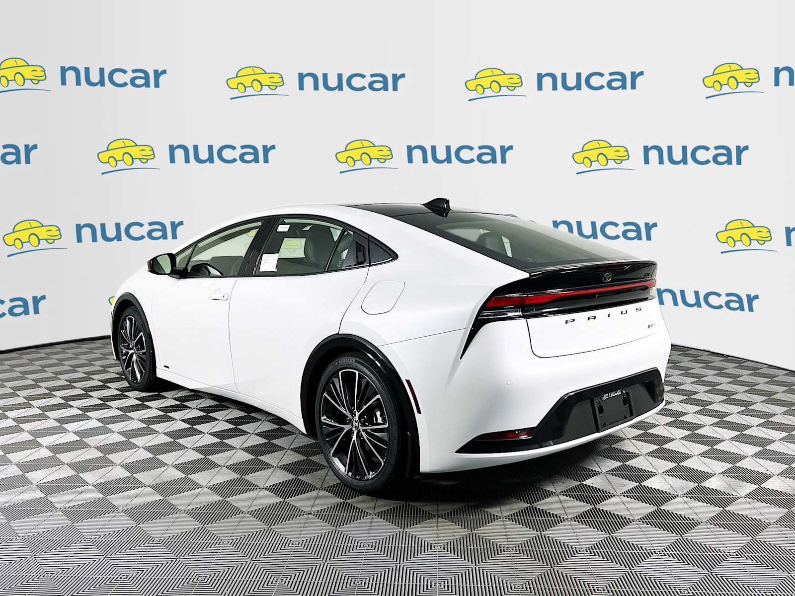 2025 Toyota Prius XLE - Photo 4
