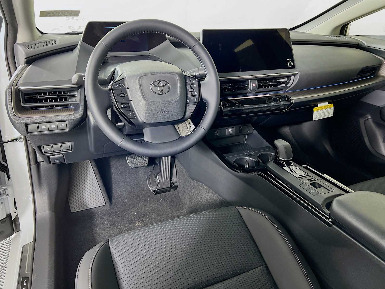 2025 Toyota Prius XLE - Photo 6