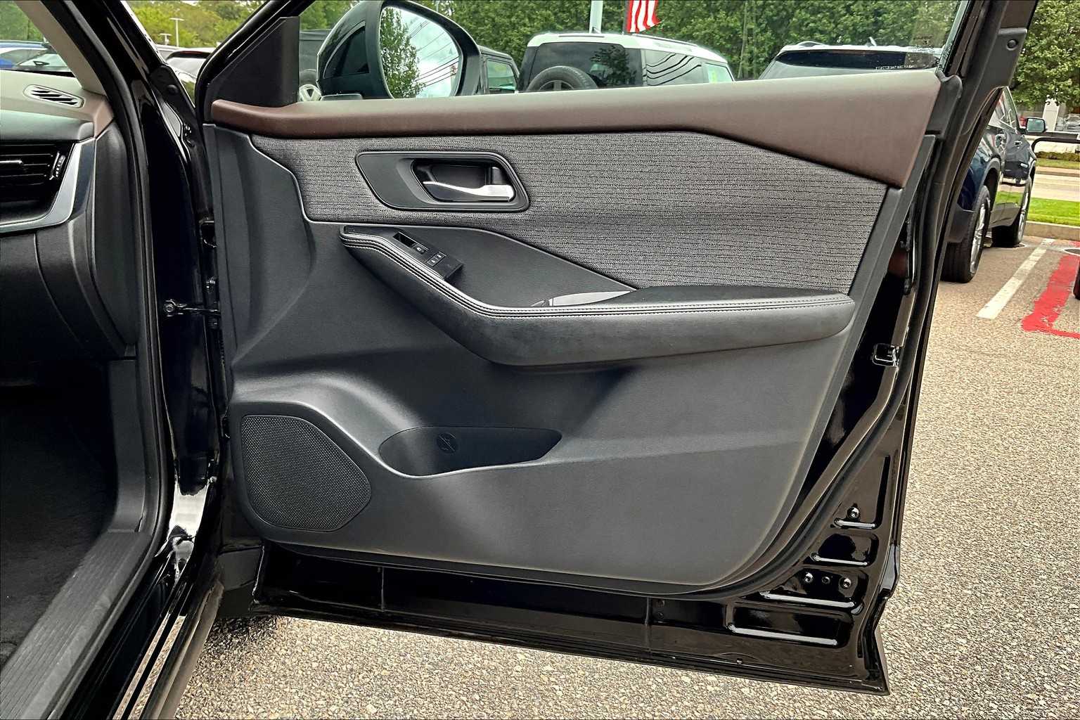 2021 Nissan Rogue SV - Photo 12