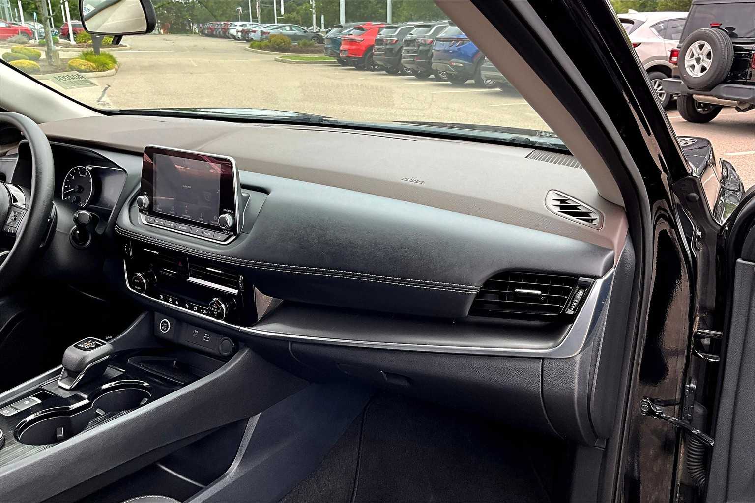 2021 Nissan Rogue SV - Photo 13