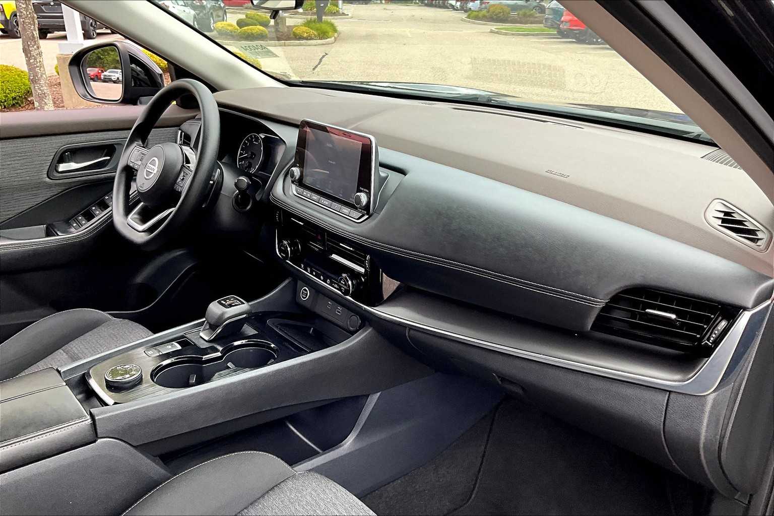 2021 Nissan Rogue SV - Photo 14
