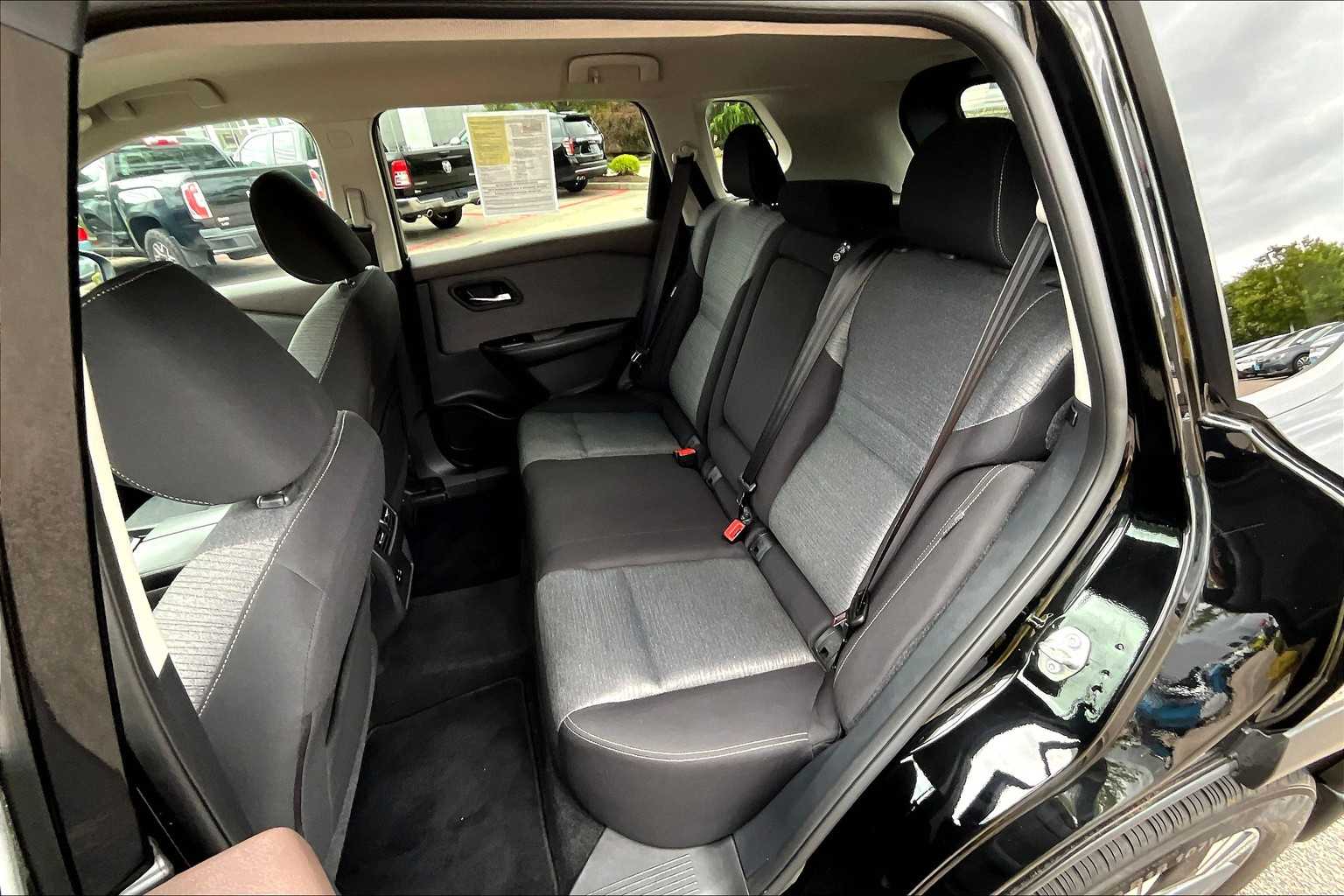 2021 Nissan Rogue SV - Photo 15
