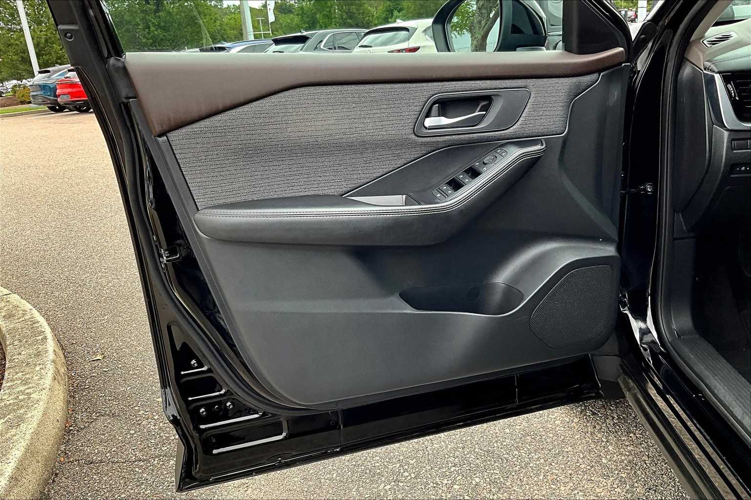 2021 Nissan Rogue SV - Photo 9
